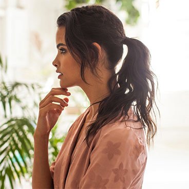 wavy ponytail hairstyle